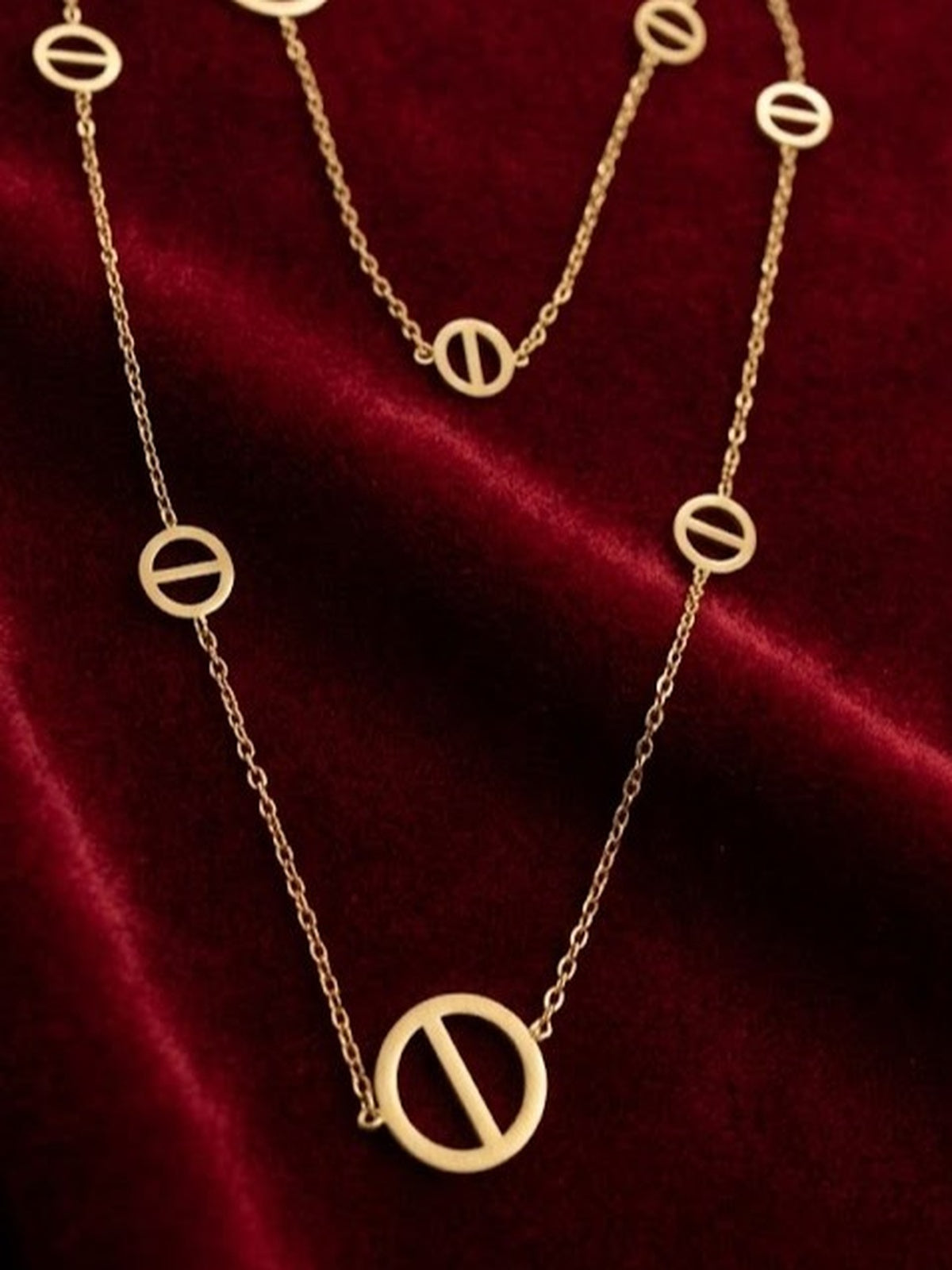 Circle charm layered necklace